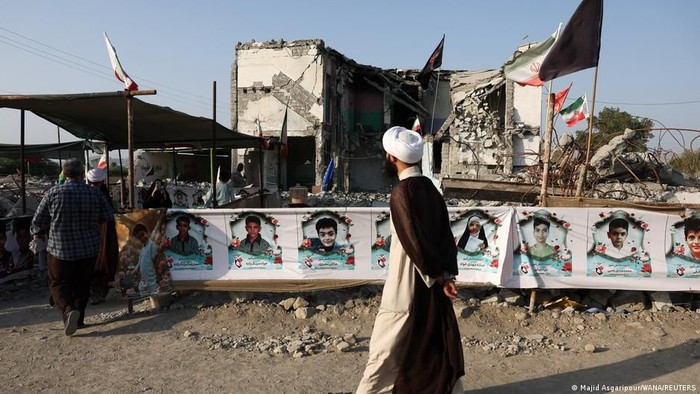 Otoritas Iran menyebut lebih dari 150 orang, sebagian besar siswi sekolah, tewas dalam serangan di Minab (Majid Asgaripour/WANA/REUTERS)