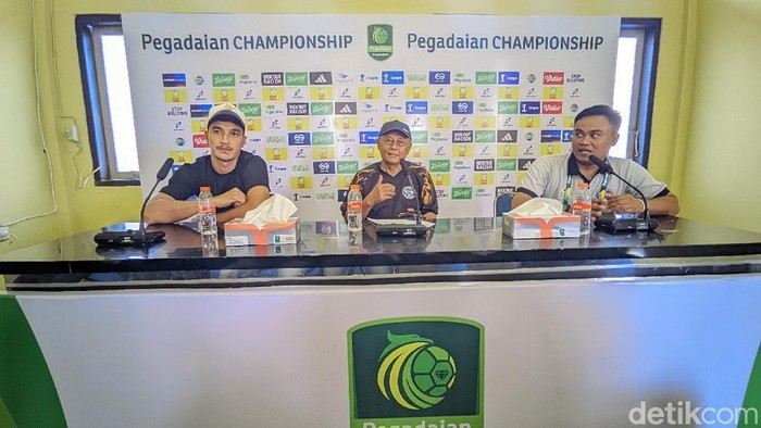 Pelatih PSGC Ciamis dan pemain saat pre match press conference di Stadion Galuh, Kabupaten Ciamis, Jumat (18/9/2026).