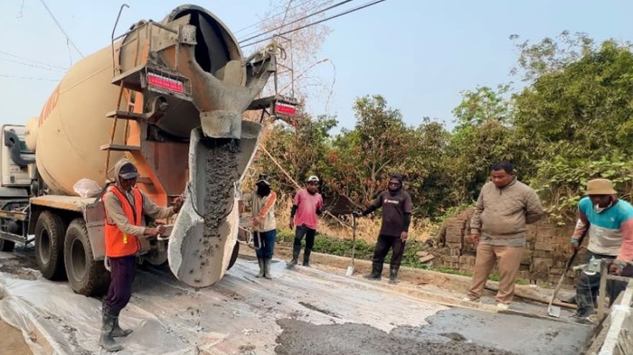 Pemkab Pasuruan Kebut Perbaikan Jalan Kedungbanteng-Wonokerto