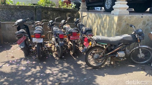 Penampakan aset daerah berupa sepeda motor yang akan dilelang di Sekretariat DPRD Karangasem, Jumat (18/9/2026). (Foto: I Wayan Selamat Juniasa/detikBali)