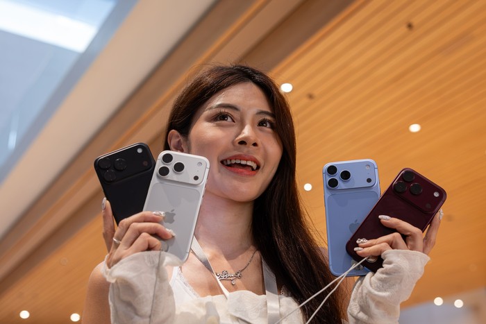 KUALA LUMPUR, MALAYSIA - SEPTEMBER 18: People queue outside an Apple store at the Exchange TRX ahead of the launch and sale of the new iPhone 18 lineup on September 18, 2026 in Kuala Lumpur, Malaysia. The iPhone 18 lineup represents Apple Inc.s latest generation of smartphones, alongside the new Apple Watch Series 12, Apple Watch Ultra 4, and accessories set to hit international markets, as Malaysian consumers explore the latest Apple products following their launch. (Photo by Annice Lyn/Getty Images)