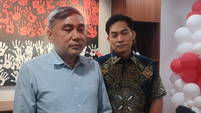 Penasehat LPNU PWNU Jatim R.Djoni Sudjatmoko (kiri) dan Syamsul Huda Yudha, anggota Tim Kajian Kebijakan Perpajakan saat ditemui usai FGD perpajakan UMKM di kantor Kementerian>emltkemarin (17/9)