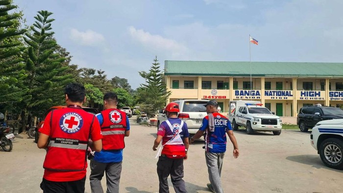 Emergency personnel walk at a site of a deadly shooting at a school in Banga, South Cotabato, Philippines, September 18, 2026. Philippine Red Cross/Handout via REUTERS    THIS IMAGE HAS BEEN SUPPLIED BY A THIRD PARTY. NO RESALES. NO ARCHIVES. MANDATO