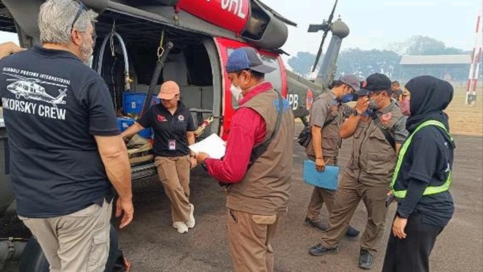 Proses verifikasi dan kelengkapan dokumen helikopter WB untuk penanganan karhutla Sumsel.