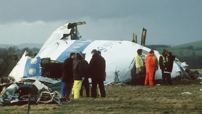 Puing Pesawat Pan Am Penerbangan PA103 di Lockerbie, Skotlandia