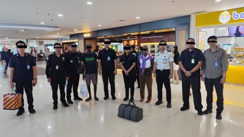 Rudenim Denpasar memindahkan dua WNA yang berstatus deteni ke Rudenim Makassar, pada Rabu (16/9/2026). Dok. Imigrasi Denpasar