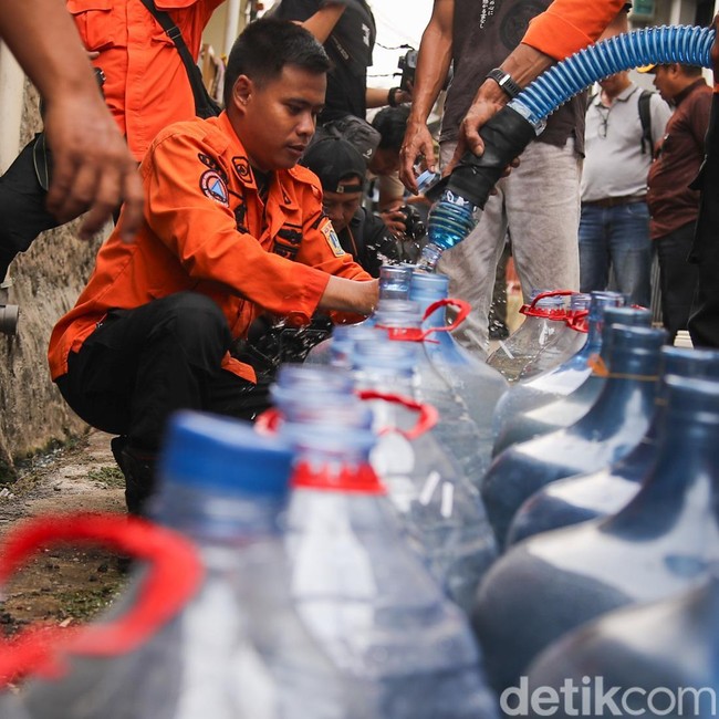 Saat Air Bersih Jadi Barang Langka di Lenteng Agung