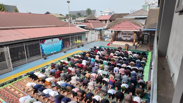 Salat Istisqa di Lapas Kelas IIA Samarinda bersama warga binaan. (Dok Lapas Samarinda)