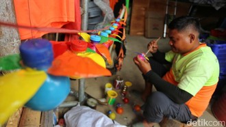 Sampah Plastik Disulap Jadi Hiasan hingga Perahu Apung