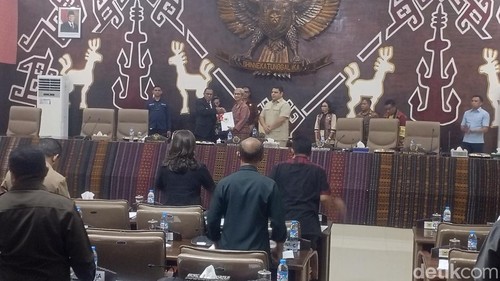 Sidang paripurna DPRD NTT, Jumat (18/9/2026).