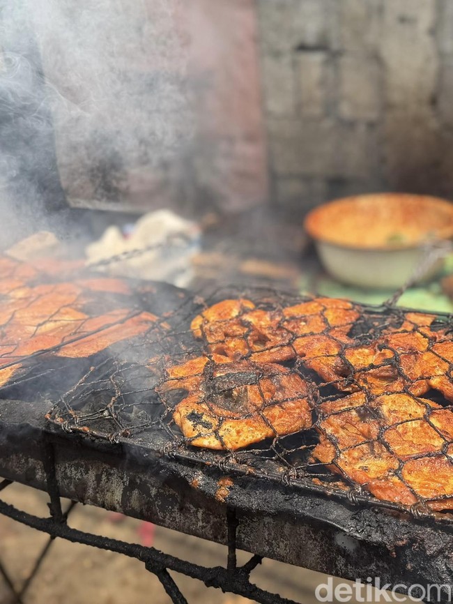 Makan Murah! Ada Ikan Bakar Khas Padang di Samping Pasar Benhil