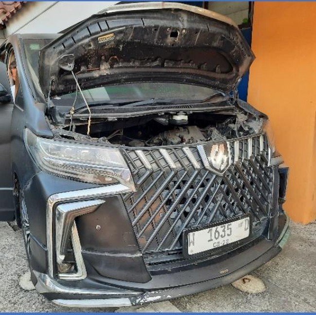Tampang Alphard Dilelang Mulai Rp 50 Juta: Mesin Mati-Tak Ada Kursi Belakang