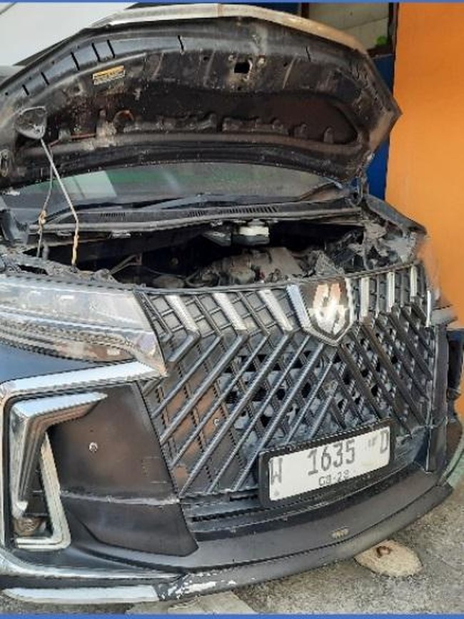 Tampang Alphard Dilelang Mulai Rp 50 Juta: Mesin Mati-Tak Ada Kursi Belakang