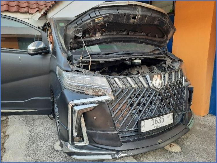 Tampang Alphard Dilelang Mulai Rp 50 Juta: Mesin Mati-Tak Ada Kursi Belakang