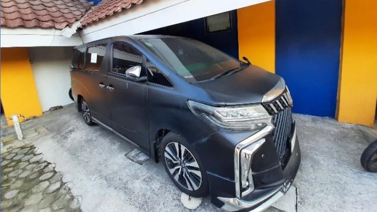 Murmer! Lelang Toyota Alphard Mulai Rp 50 Juta, Ada STNK-BPKB