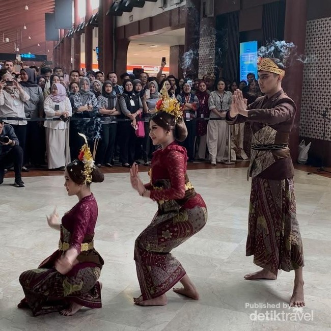 Flash Mob di Bandara Soetta, Pilot dan Pramugari Ikut Menari