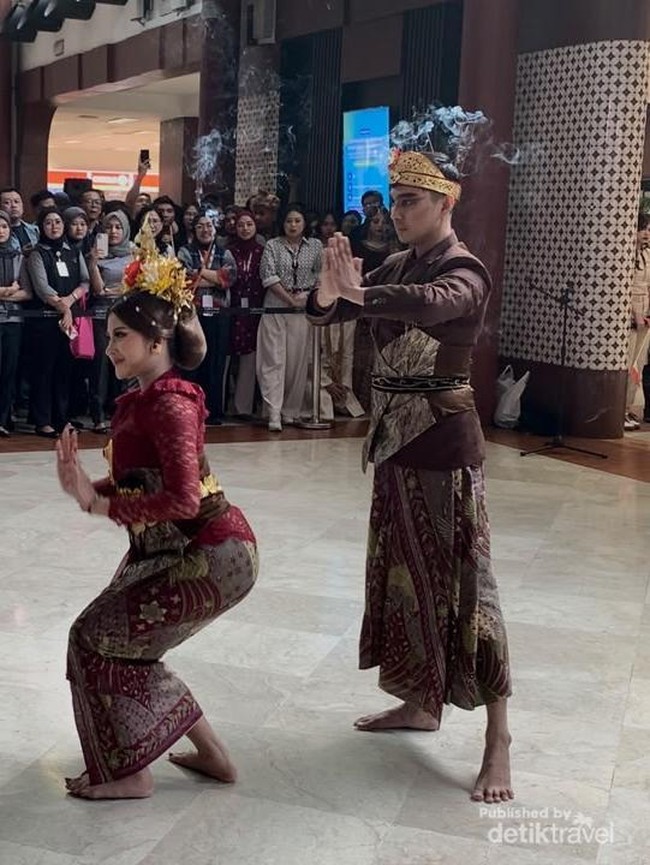 Flash Mob di Bandara Soetta, Pilot dan Pramugari Ikut Menari