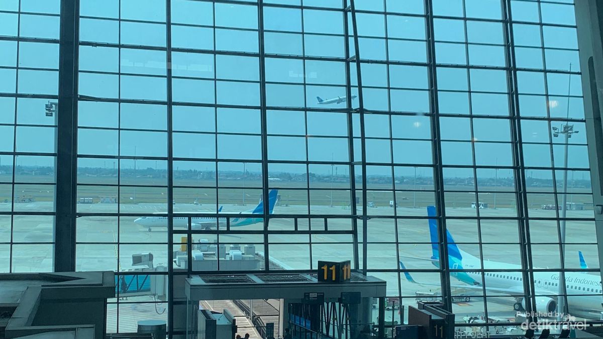 Nongkrong di Soetta, Nonton Pesawat dari Dekat Tanpa Tiket