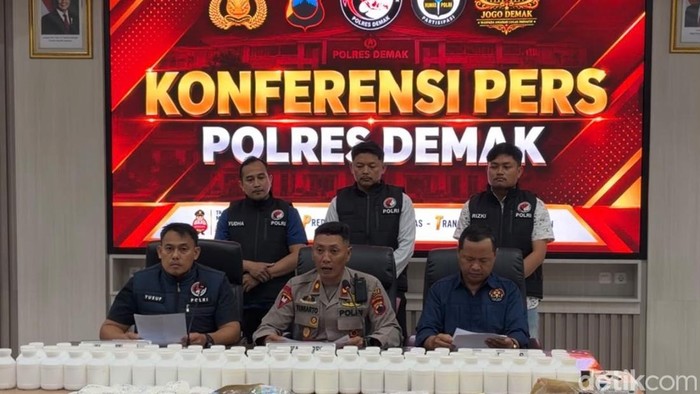Ungkap kasus narkotika di Mapolres Demak, Jumat (18/9/2026).