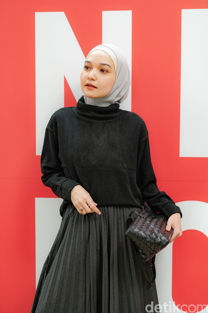 Uniqlo Hijab perdana hadir dengan bahan AIRism, Satin, dan Georgette seharga Rp199.000, pas untuk melengkapi gaya modest sehari-hari.