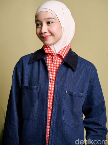 Uniqlo Hijab perdana hadir dengan bahan AIRism, Satin, dan Georgette seharga Rp199.000, pas untuk melengkapi gaya modest sehari-hari. Uniqlo Hijab perdana hadir dengan bahan AIRism, Satin, dan Georgette seharga Rp199.000, pas untuk melengkapi gaya modest sehari-hari.