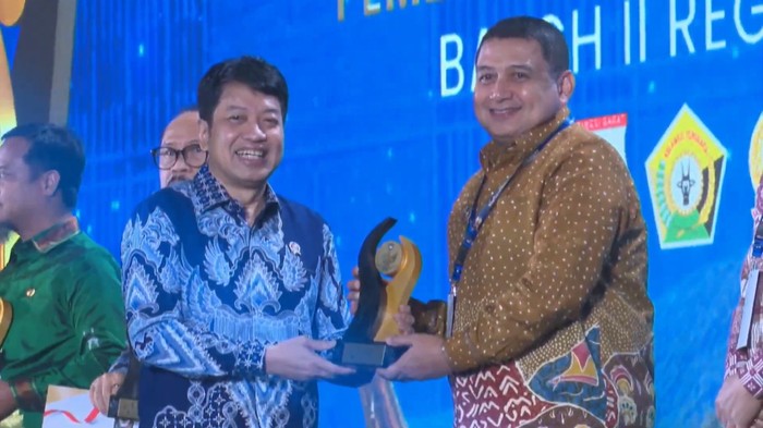 Wakil Kepala BPS Sonny Harry Budiutomo Harmadi bersama Wali Kota Makassar Munafri Arifuddin.
