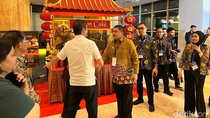 Wali Kota Makassar Munafri Arifuddin menghadiri malam Apresiasi Pemda Berprestasi Regional Sulawesi di Makassar.