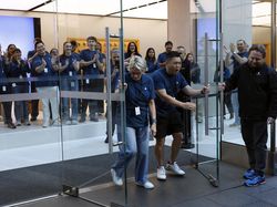Warga Sydney Antusias Jajal iPhone 18 Pro dan Pro Max