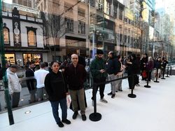 Warga Sydney Antusias Jajal iPhone 18 Pro dan Pro Max