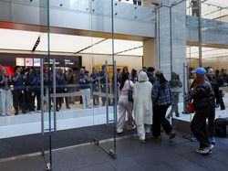 Warga Sydney Antusias Jajal iPhone 18 Pro dan Pro Max