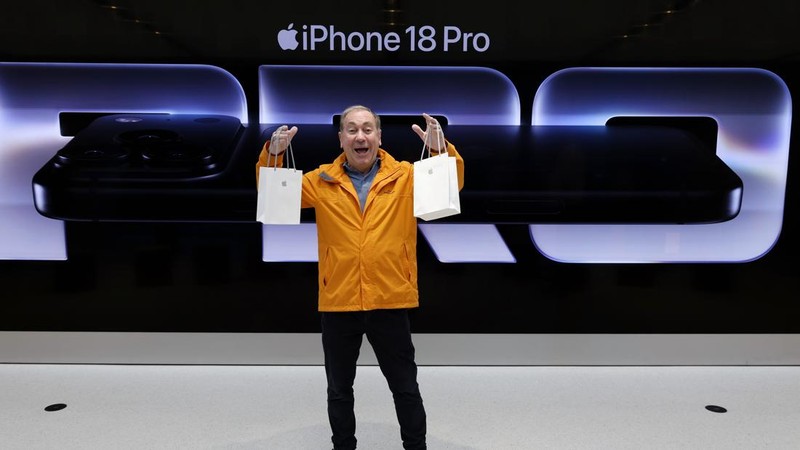 SYDNEY, AUSTRALIA - SEPTEMBER 18: Customers explore the features of the newly released Apple iPhone 18 Pro Max at an Apple Store in Sydney's Central Business District on September 18, 2026, in Sydney, Australia. New Apple products debuted on September 9 and launched in stores on September 18. (Photo by Izhar Khan/Getty Images)