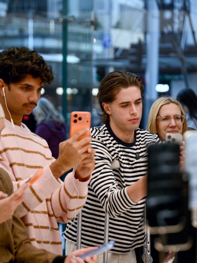 Warga Sydney Antusias Jajal iPhone 18 Pro dan Pro Max