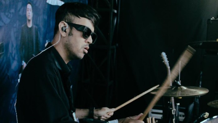Aries, drummer band Garasi, meninggal dunia.
