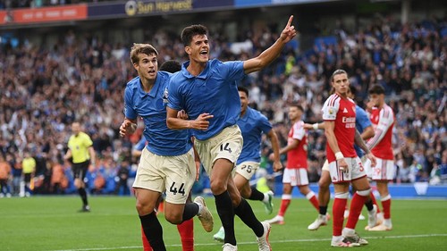 BRIGHTON, ENGLAND - SEPTEMBER 19: Chema Andres of Brighton & Hove Albion celebrates with teammate Luka Vuskovic after scoring his teams third goal during the Premier League 2026/27 match between Brighton & Hove Albion and Arsenal FC at American Express Stadium on September 19, 2026 in Brighton, England. (Photo by Mike Hewitt/Getty Images)