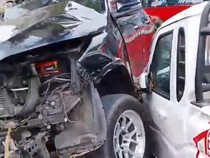 Video: Pikap Kopdes dan Fortuner Ringsek Usai Terlibat Kecelakaan di Blitar