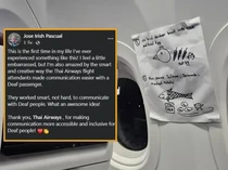 Salut! Kru Pesawat Gambar Menu Demi Bantu Penumpang Difabel Tuli