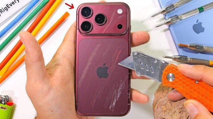 iPhone 18 Pro diuji channel YouTube JerryRigEverything