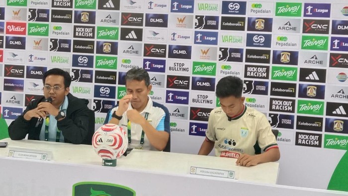 Konferensi pers usai laga Persela vs Perisba