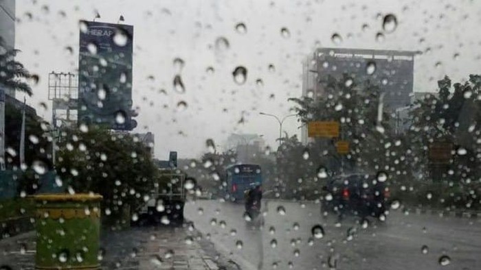 Kota Pekanbaru dan sejumlah wailayah di Riau diguyur hujan sejak Jumat (18/9/2026) malam.