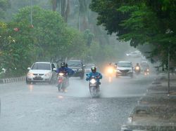 Kapan Musim Hujan 2026 Dimulai? BMKG Sebut Tiap Wilayah Berbeda