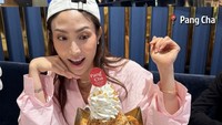 Ayu Dewi Kulineran di Bangkok, Cicip Omelet Kepiting hingga Thai Tea