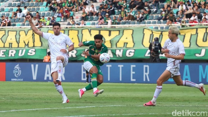 Laga Persebaya vs Garudayaksa FC