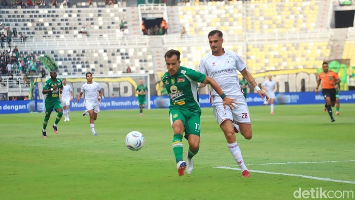 Laga Persebaya vs Garudayaksa FC