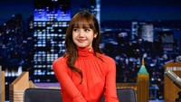 Lisa BLACKPINK Dituduh Oplas Hidung, Gayanya Promosi Lagu Bikin Salfok