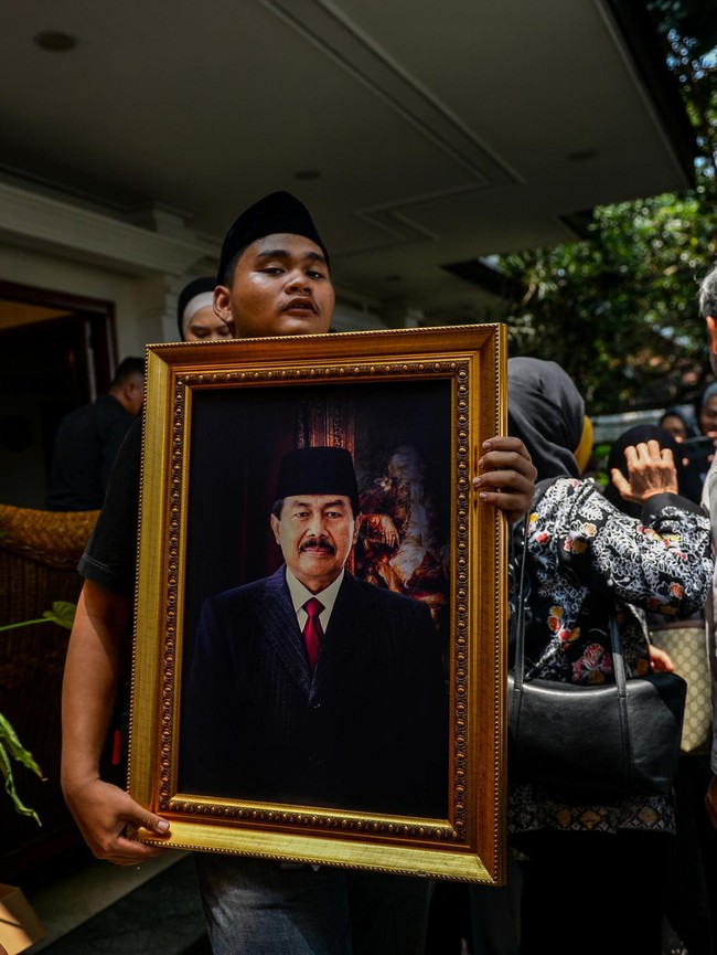 Mantan Gubernur Jabar Danny Setiawan Wafat di Usia 81 Tahun