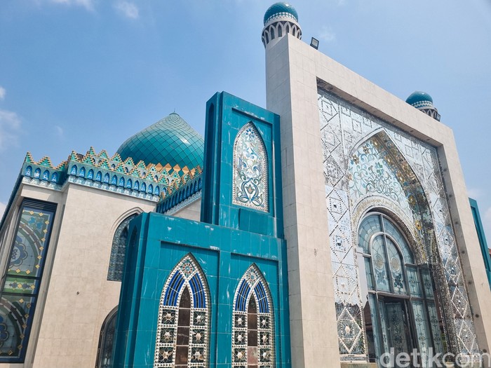 Masjid Kristal Khadija yang berdiri di lingkungan sekolah Budi Mulia Dua (BMD) Yogyakarta milik keluarga Amien Rais. Foto diambil pada Jumat, 18 September 2026.