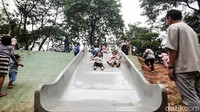 Menikmati Akhir Pekan di Teduhnya Tebet Eco Park