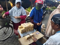 Kedelai Impor Naik, Pedagang Tempe di Sidoarjo Pilih Kurangi Ukuran