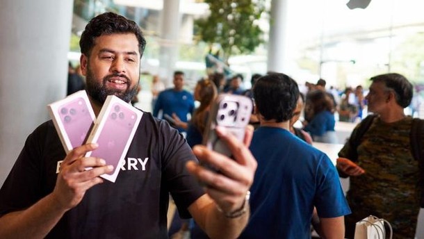 Bos Apple Merinding Lihat Pengguna Pasang Pelindung Layar di iPhone