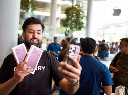 Senyum Sumringah Sambut iPhone 18 Pro Max di Apple Store Seluruh Dunia